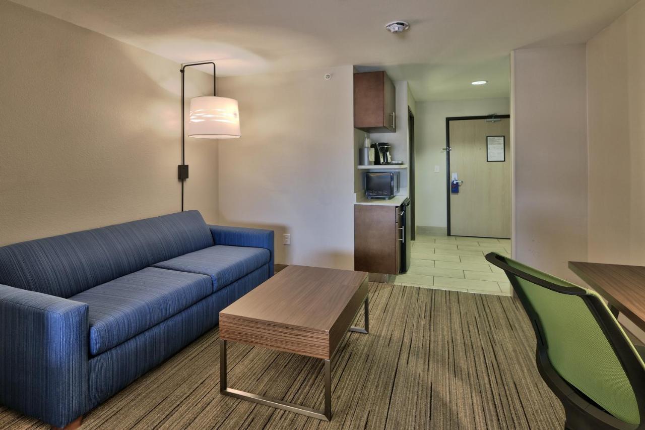 Holiday Inn Express & Suites Portales By Ihg Exterior photo