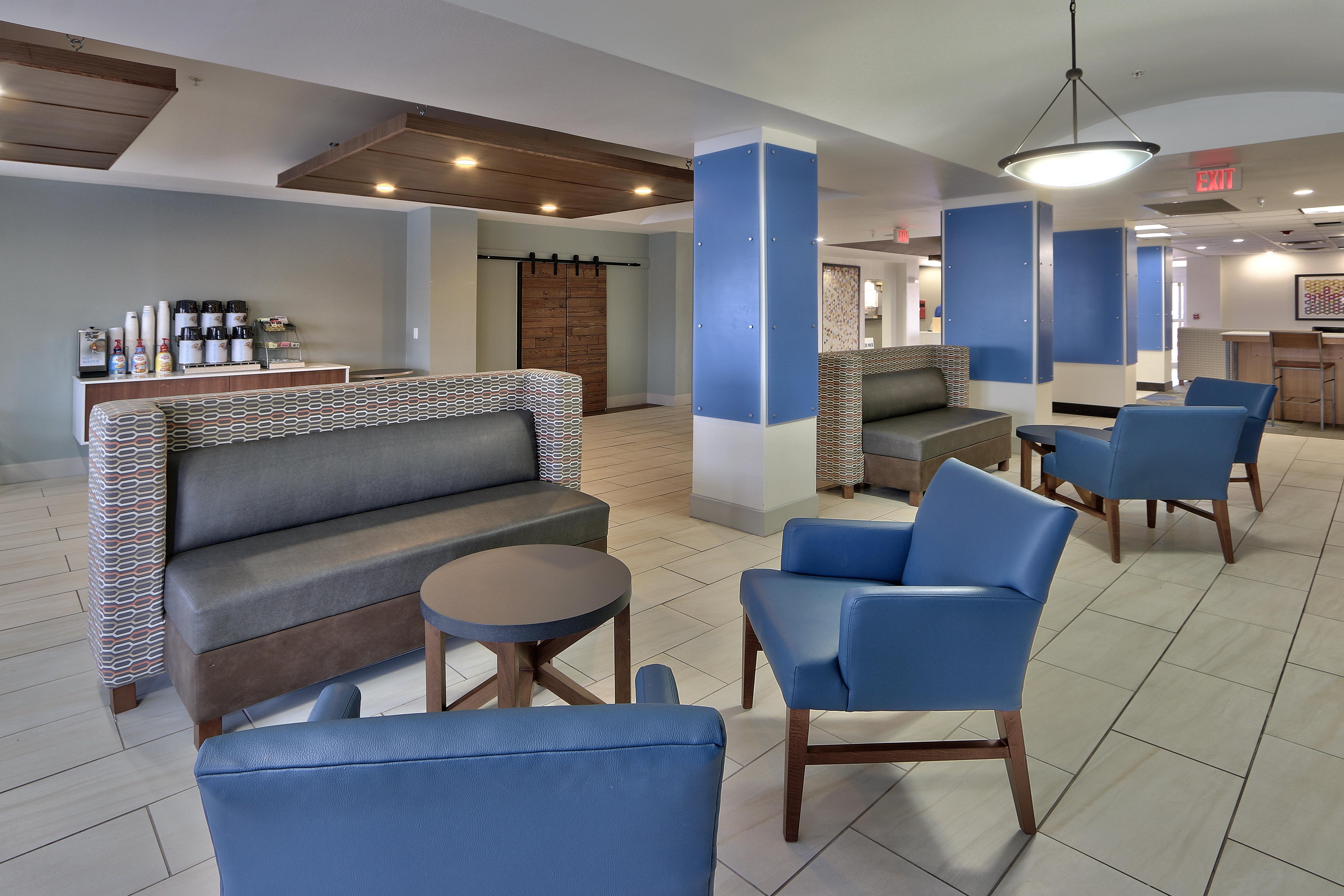 Holiday Inn Express & Suites Portales By Ihg Exterior photo