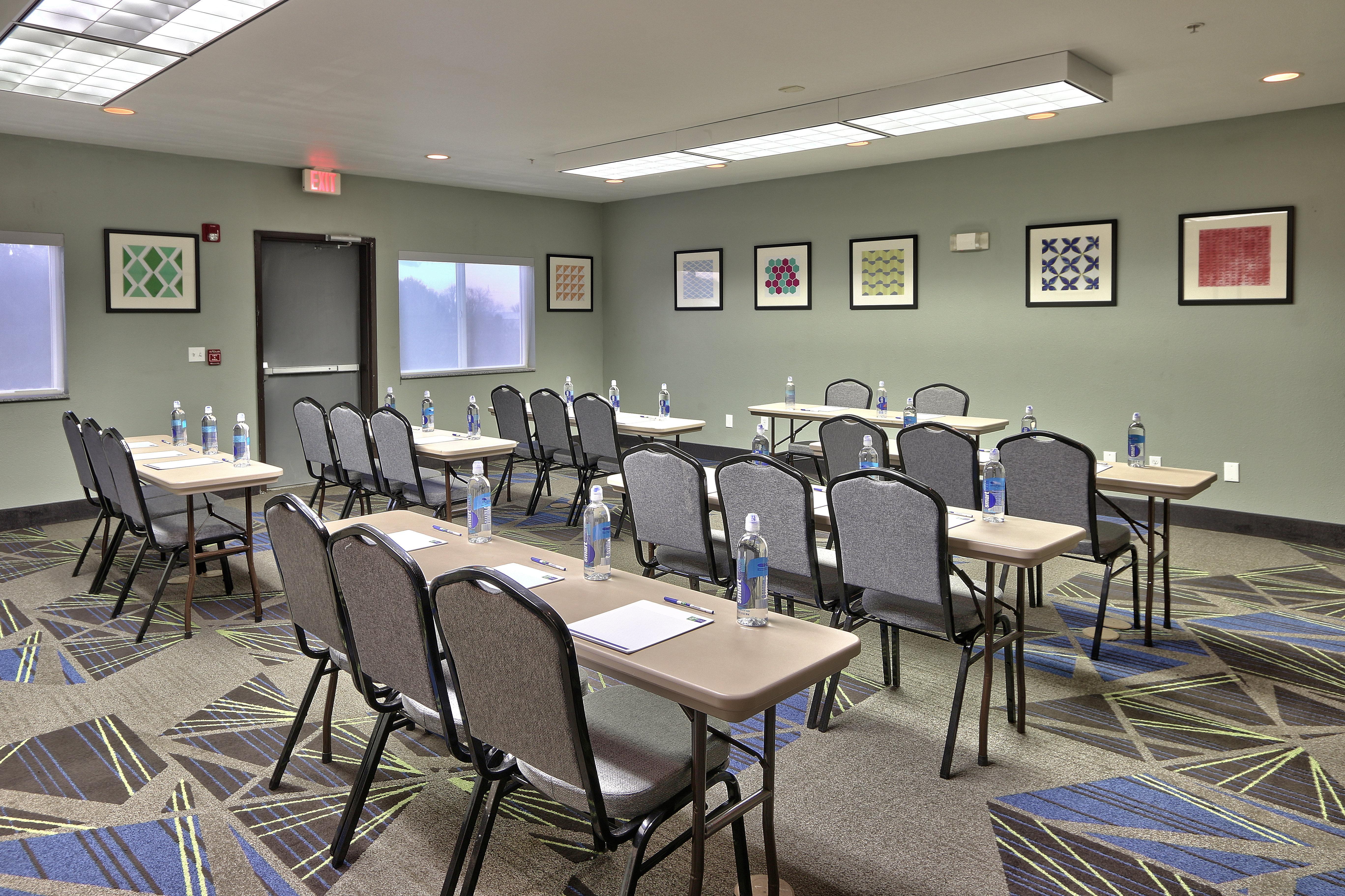 Holiday Inn Express & Suites Portales By Ihg Exterior photo