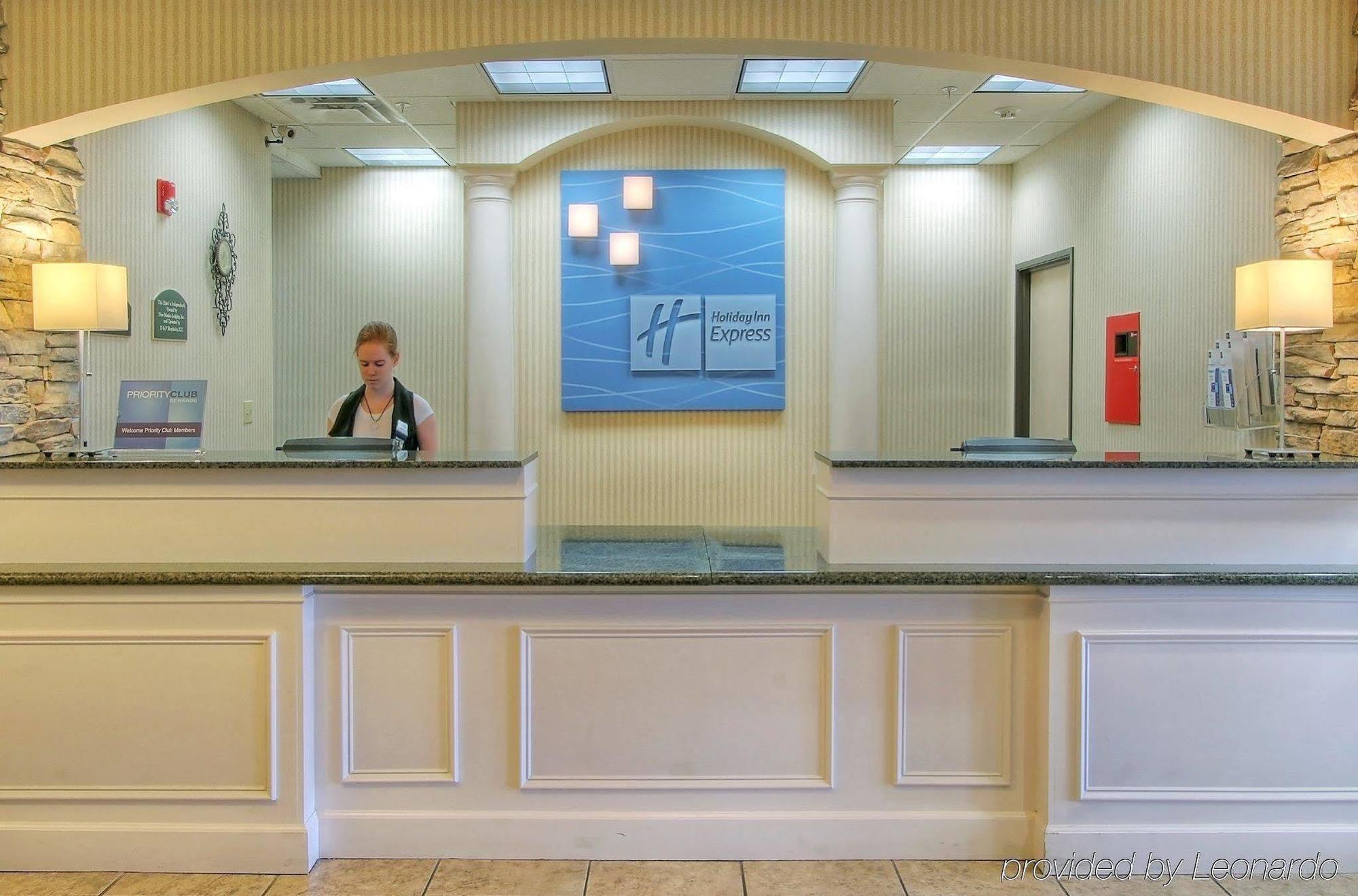 Holiday Inn Express & Suites Portales By Ihg Exterior photo