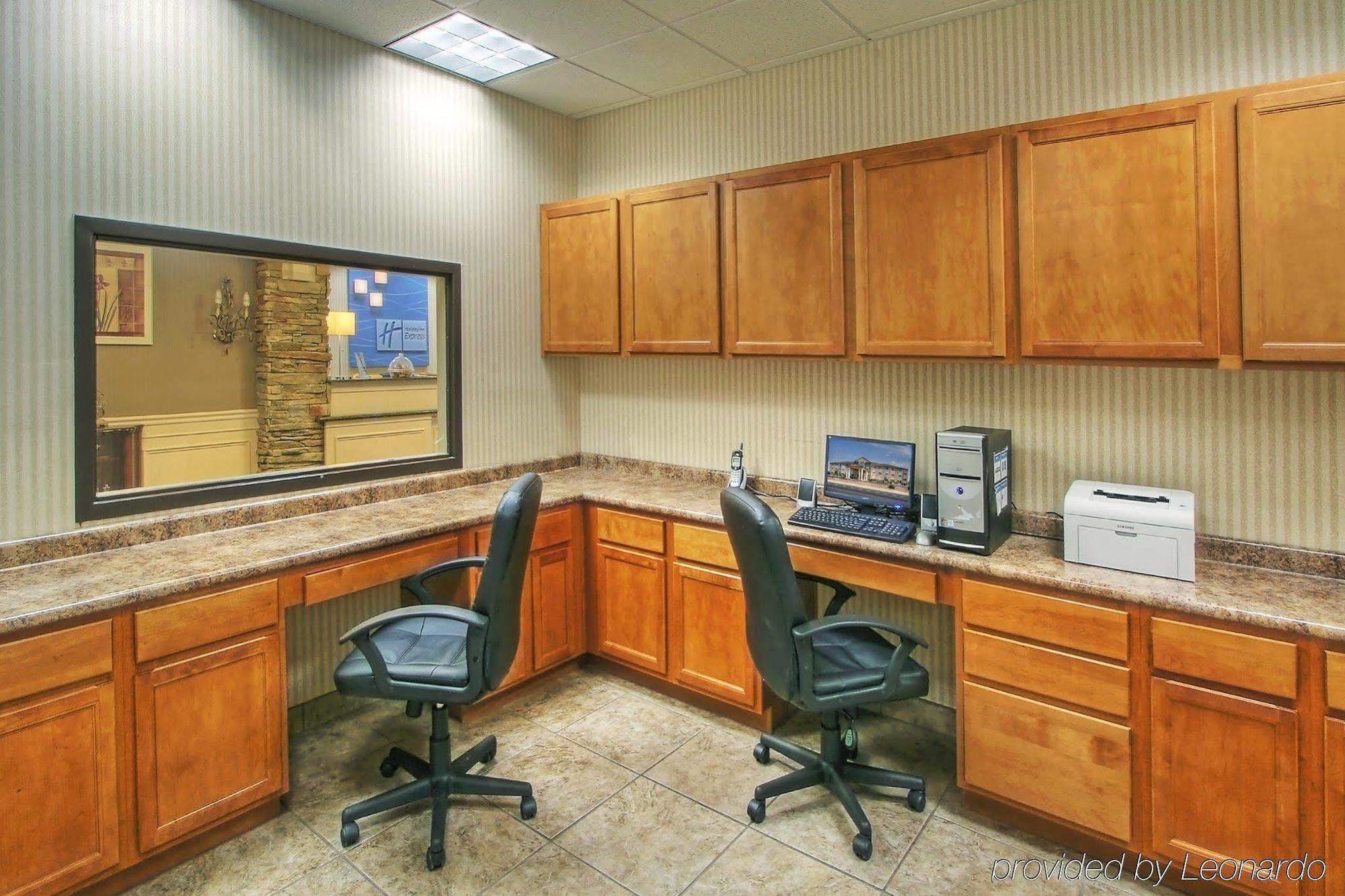 Holiday Inn Express & Suites Portales By Ihg Exterior photo